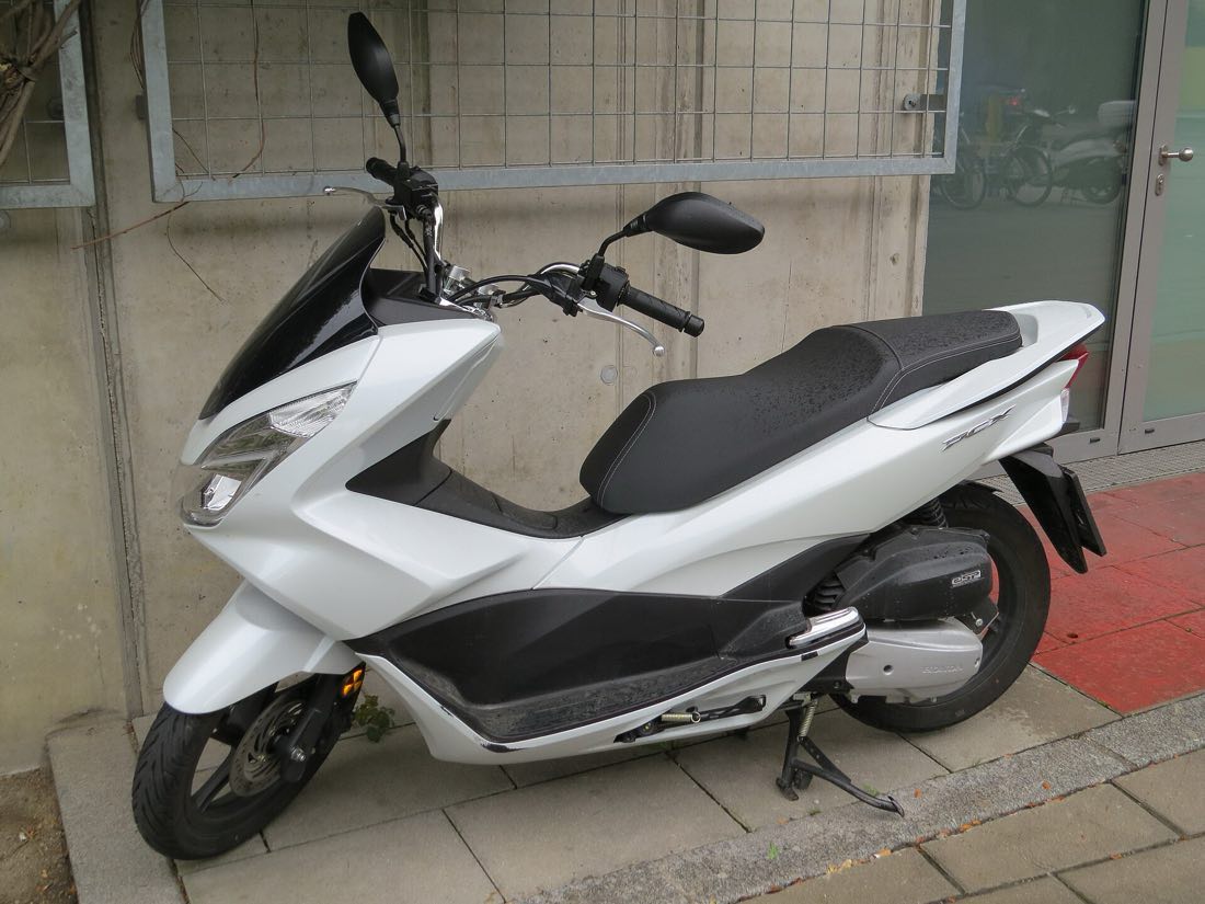 Honda PCX 125 ABS, 3/4 arrière droit