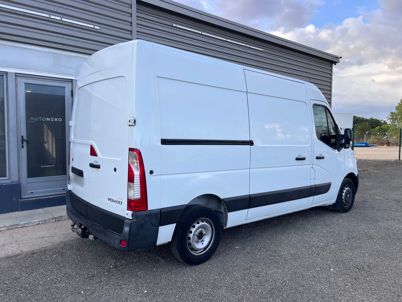 Renault MASTER F3300 L1H2 DCI 130 CONFORT, Profil gauche