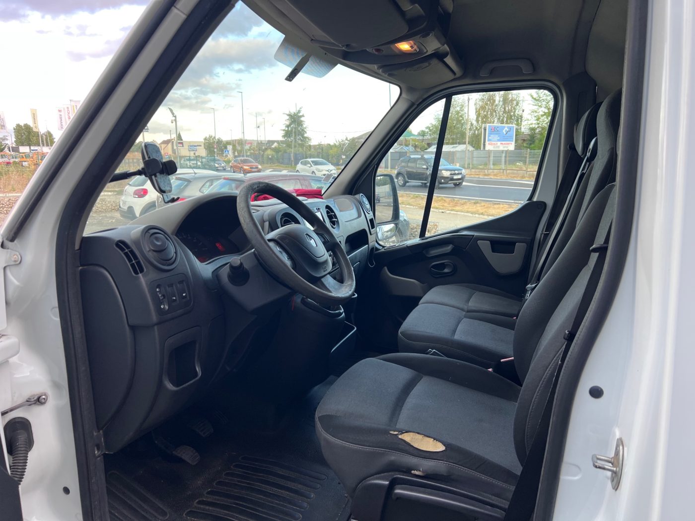 Renault MASTER F3300 L1H2 DCI 130 CONFORT, Poste de conduite