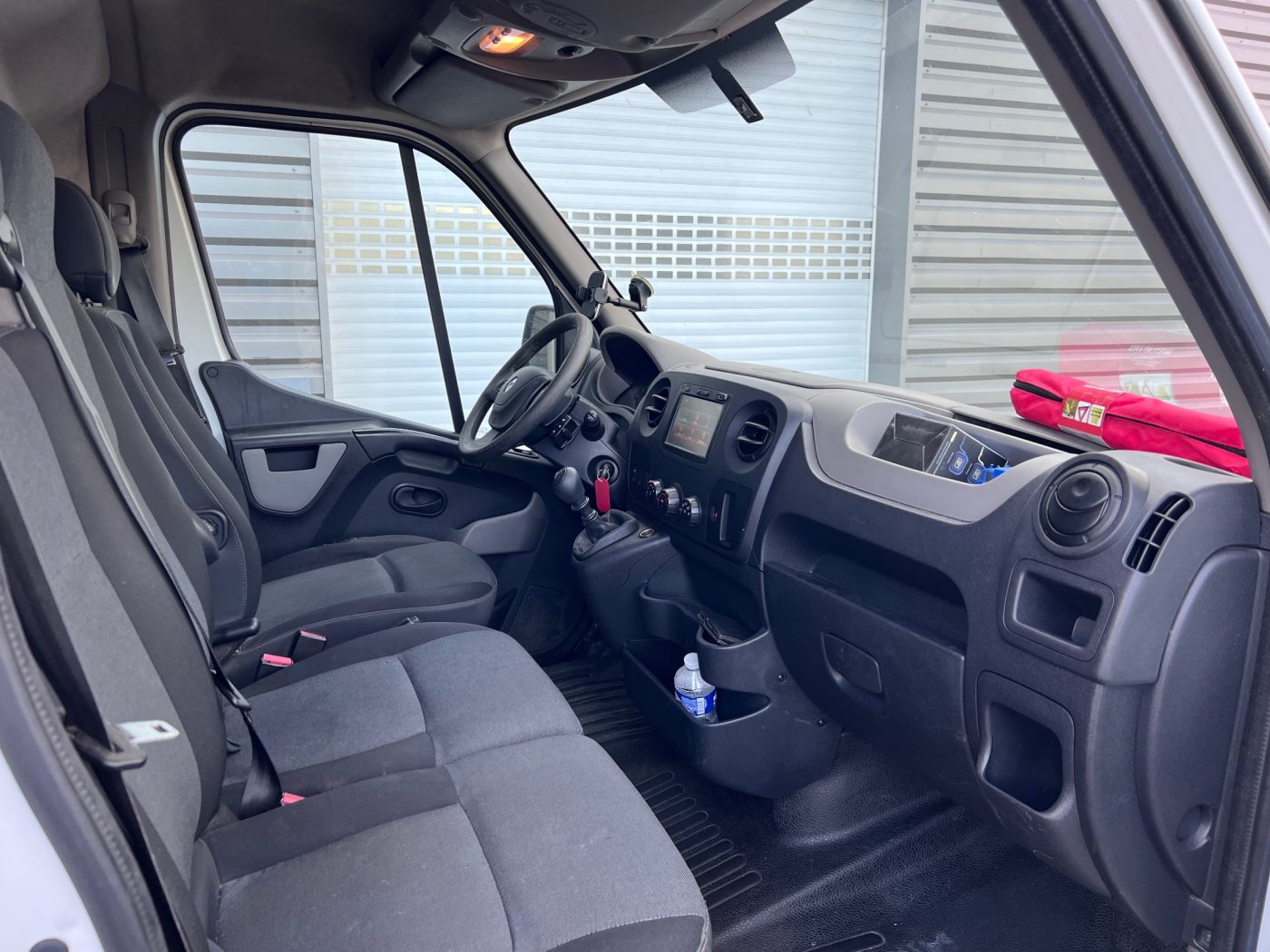 Renault MASTER F3300 L1H2 DCI 130 CONFORT, Détail